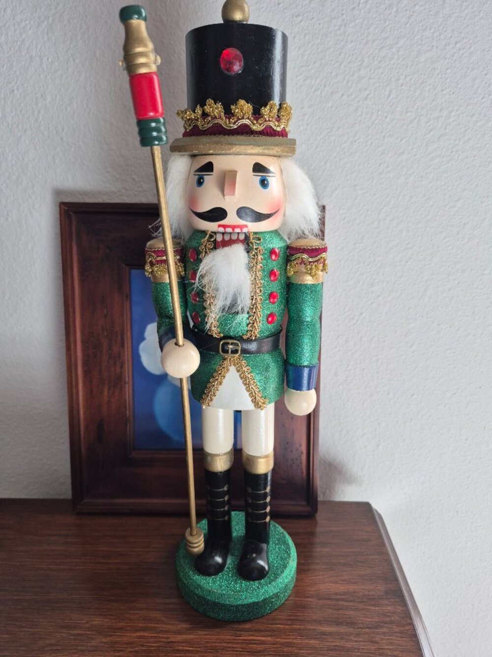 Green nutcracker - Picture 2 of 4